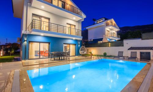 Villa Hometown Mendos — 2
