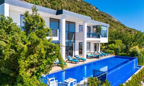 Villa Hyperion — 8