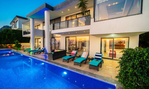 Villa Hyperion — 4