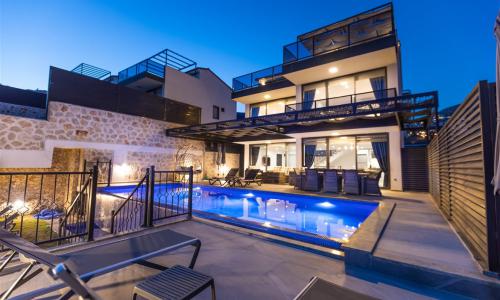 Villa Royal Hills 1 — 2