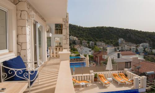 Villa Ketchy — 14