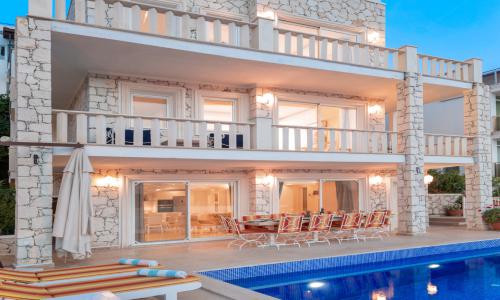 Villa Ketchy — 1