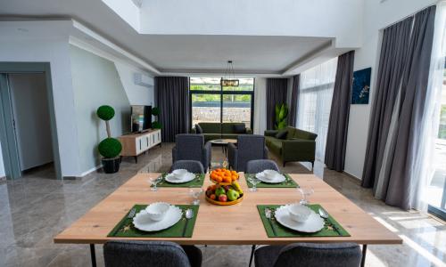 Villa King — 8