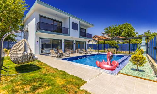 Villa Last Summer — 15