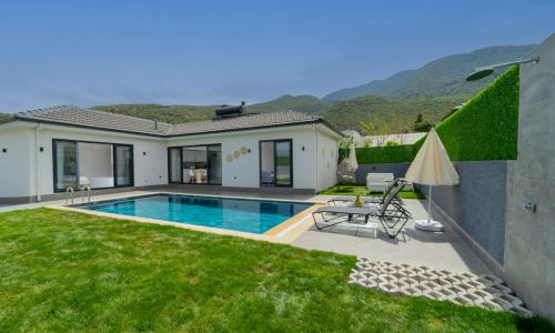 Villa Libertas 1 — 2