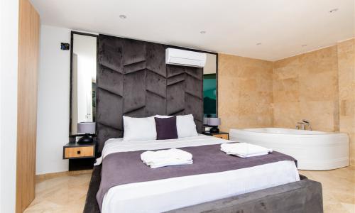Villa Loca — 57