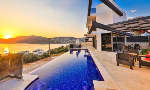 Villa Loca — 1