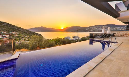 Villa Loca — 3