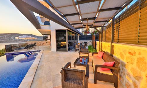 Villa Loca — 6