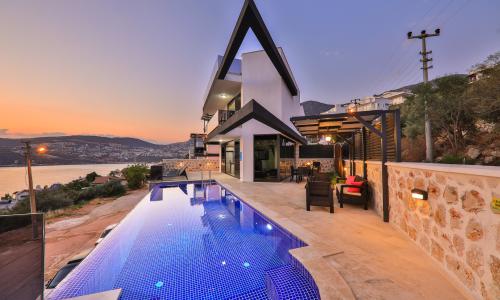 Villa Loca — 7