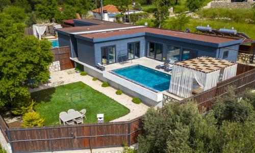 Villa Loçka — 2