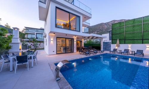 Villa Lovelet 1 — 2