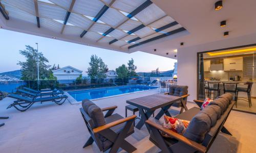 Villa Lovelet 2 — 4