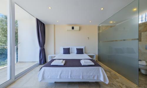 Villa Lumiere 2 — 64