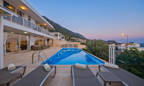 Villa Lumiere 2 — 60