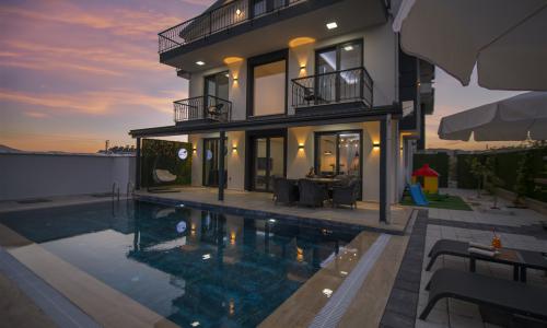 Villa Malibu — 1