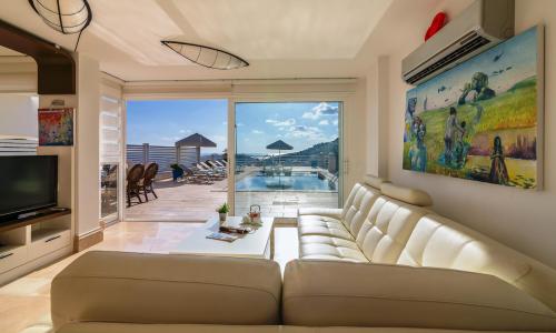 Villa Maribel — 24