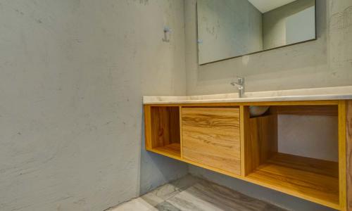 Villa Mercury 9 — 24