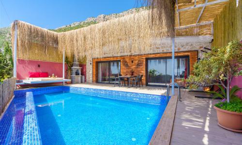 Villa Mira Queen