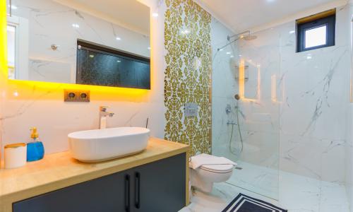 Villa Mira Queen — 57