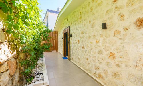 Villa Mira Queen — 58