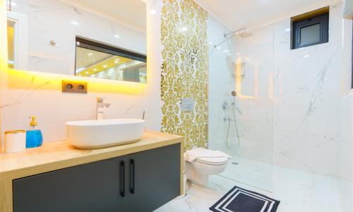 Villa Mira Queen — 53