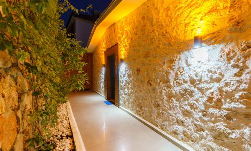 Villa Mira Queen — 60