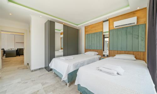Villa Mira Trio 2 — 66