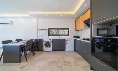 Villa Mira Trio 2 — 48