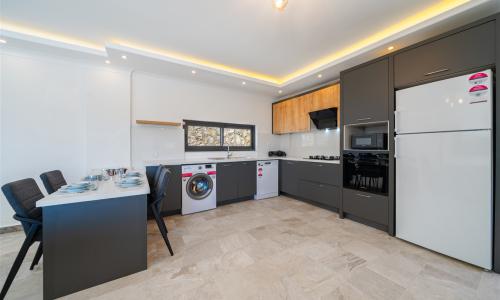 Villa Mira Trio 2 — 50