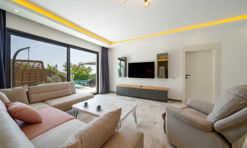 Villa Mira Trio 2 — 52