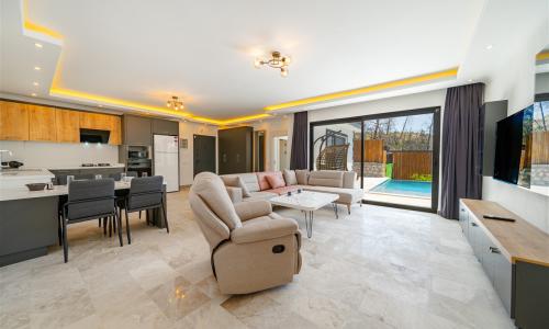 Villa Mira Trio 2 — 53