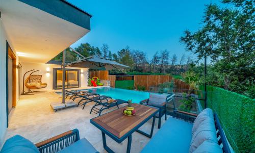 Villa Mira Trio 2 — 39