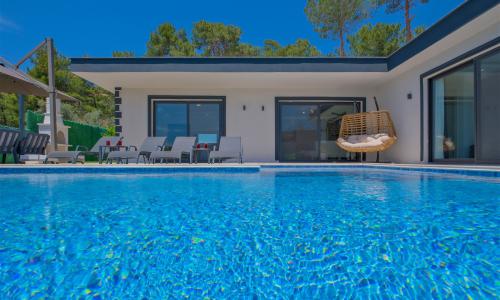 Villa Mira Trio 2 — 16