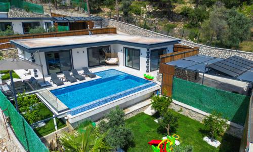 Villa Mira Trio 2