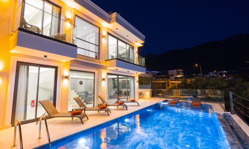 Villa Moonset — 10