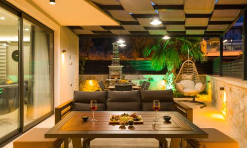 Villa Moonset — 14