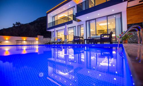 Villa Mustang