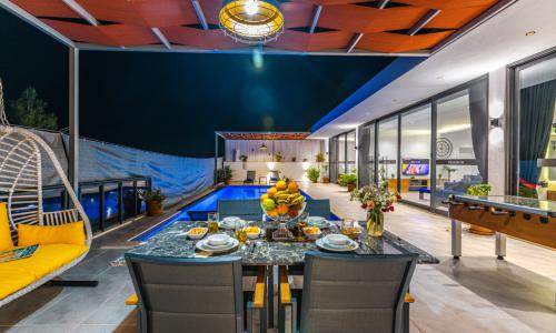 Villa Neon — 6