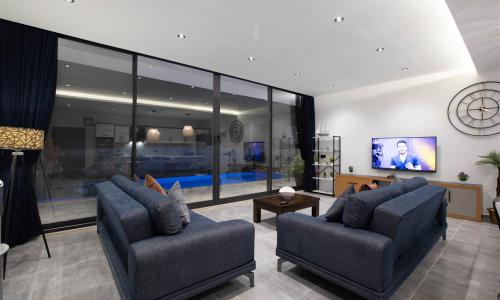 Villa Neon — 19