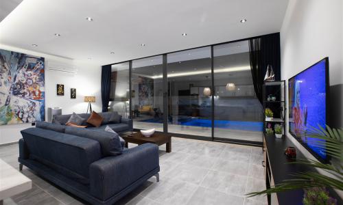 Villa Neon — 74