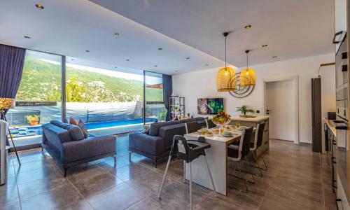 Villa Neon — 32