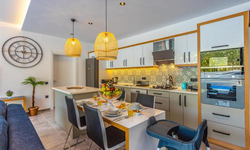 Villa Neon — 35