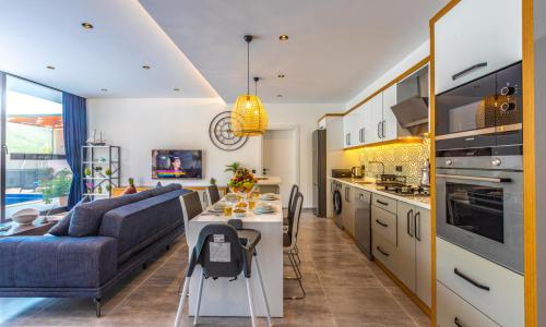 Villa Neon — 55