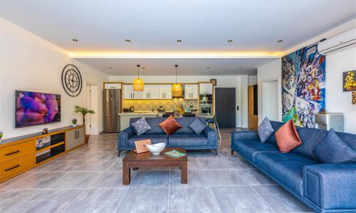 Villa Neon — 50