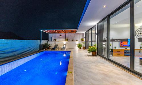 Villa Neon — 4