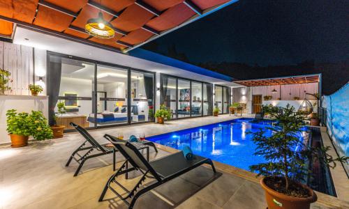 Villa Neon — 11