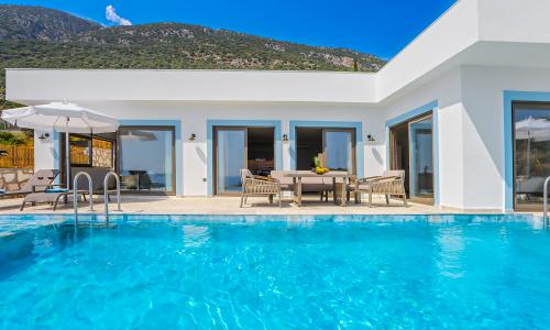 Villa Nevra — 4