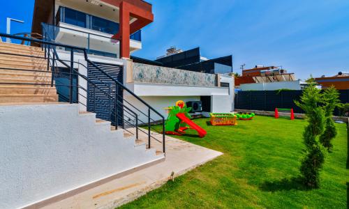 Villa Newcastle — 5