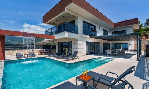 Villa Newcastle — 8